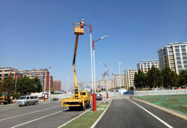 山东太阳能LED路灯厂家为道路照明工程不遗余力