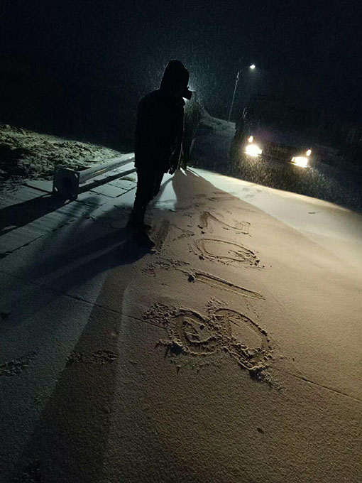 雪中施工1