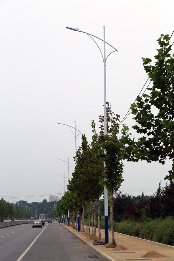 北外环路灯日景